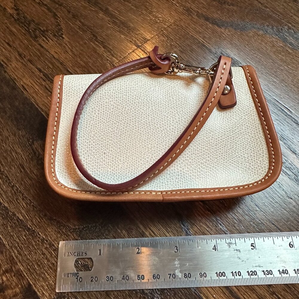 NWOT - Dooney & Bourke CREAM Color Leather Wristlet - Picture 4 of 4